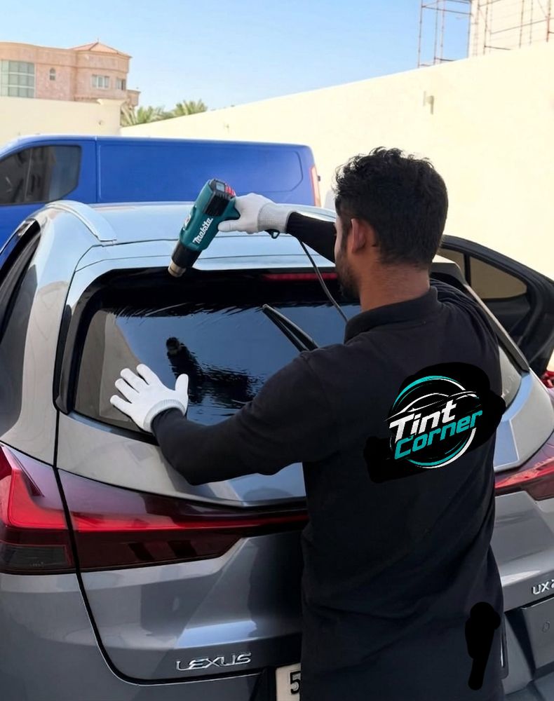 Lexus UX — Rear Windshield