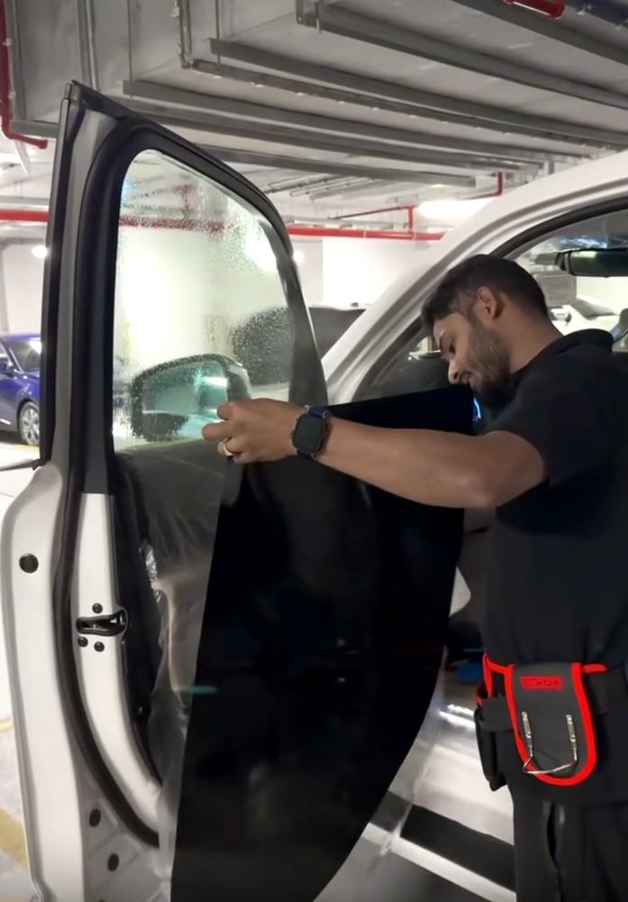 Scratch-less precision cutting with full interior protection